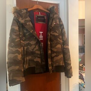 Name Brand Men’s Coat
Fatigue 
***Gently Worn***
Inside pocket 
Sits at waist